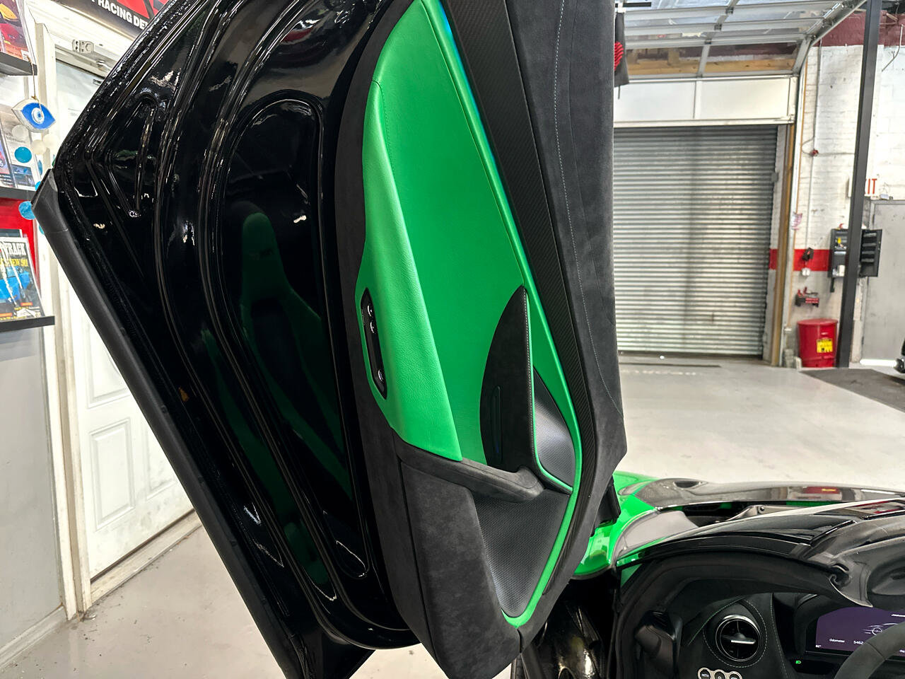 Used 2022 McLaren 765LT image 44