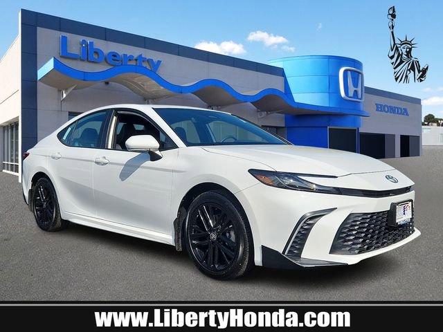 Used 2025 Toyota Camry SE w/ Convenience Package image 1