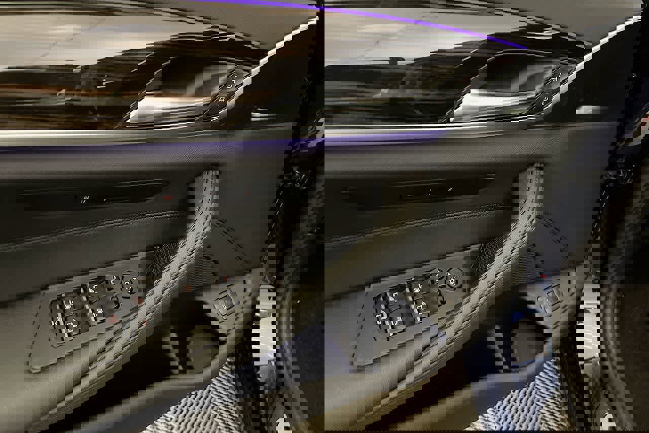 Used 2019 BMW 530i xDrive w/ Convenience Package AWD/4WD image 13