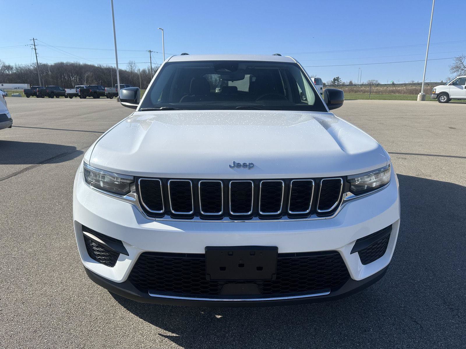 Used 2023 Jeep Grand Cherokee Laredo AWD/4WD image 12