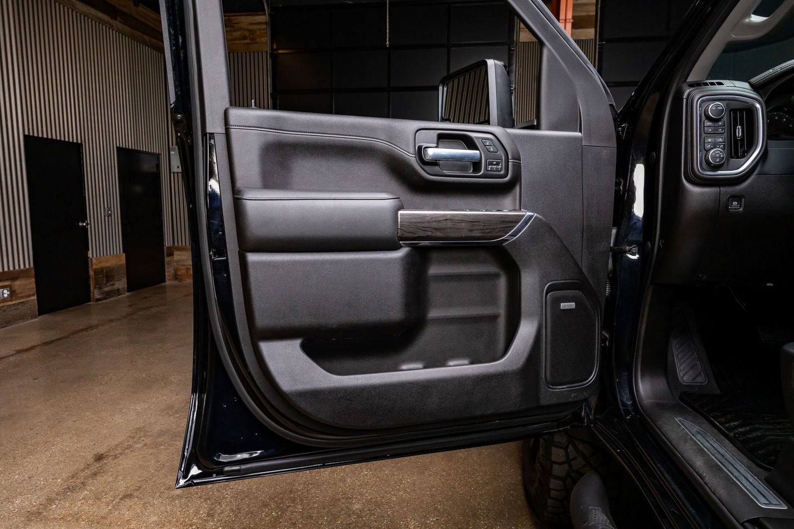 Used 2021 Chevrolet Silverado 2500 LTZ w/ LTZ Plus Package image 35