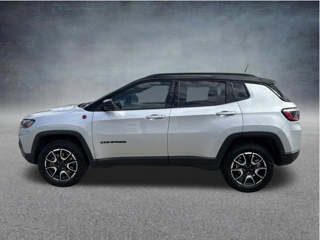 Used 2025 Jeep Compass Trailhawk w/ Trailer Tow Group AWD/4WD image 6