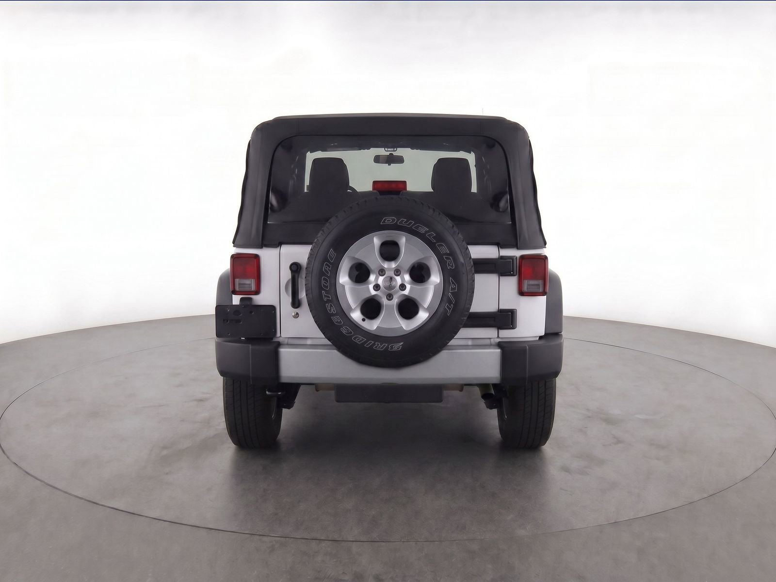 Used 2015 Jeep Wrangler Unlimited Sahara w/ Connectivity Group AWD/4WD image 4