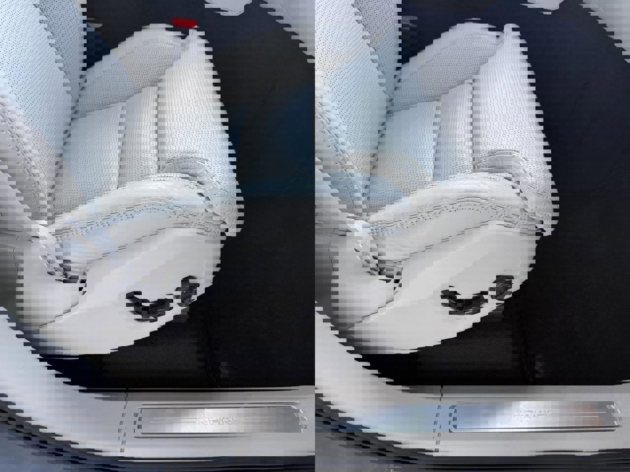 Used 2023 Volvo XC90 T8 Ultimate image 36