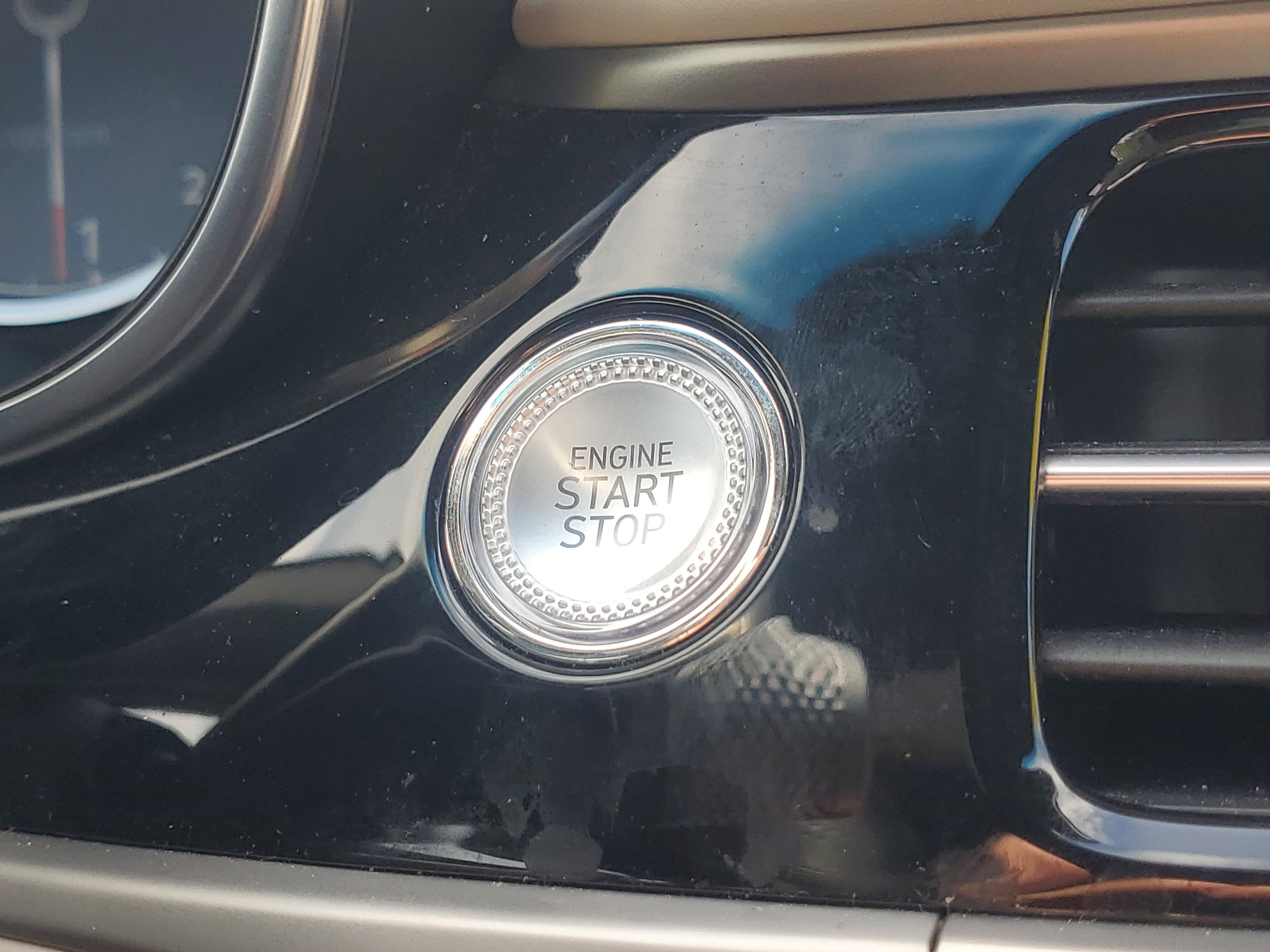 Used 2025 Genesis G70 2.5T image 30