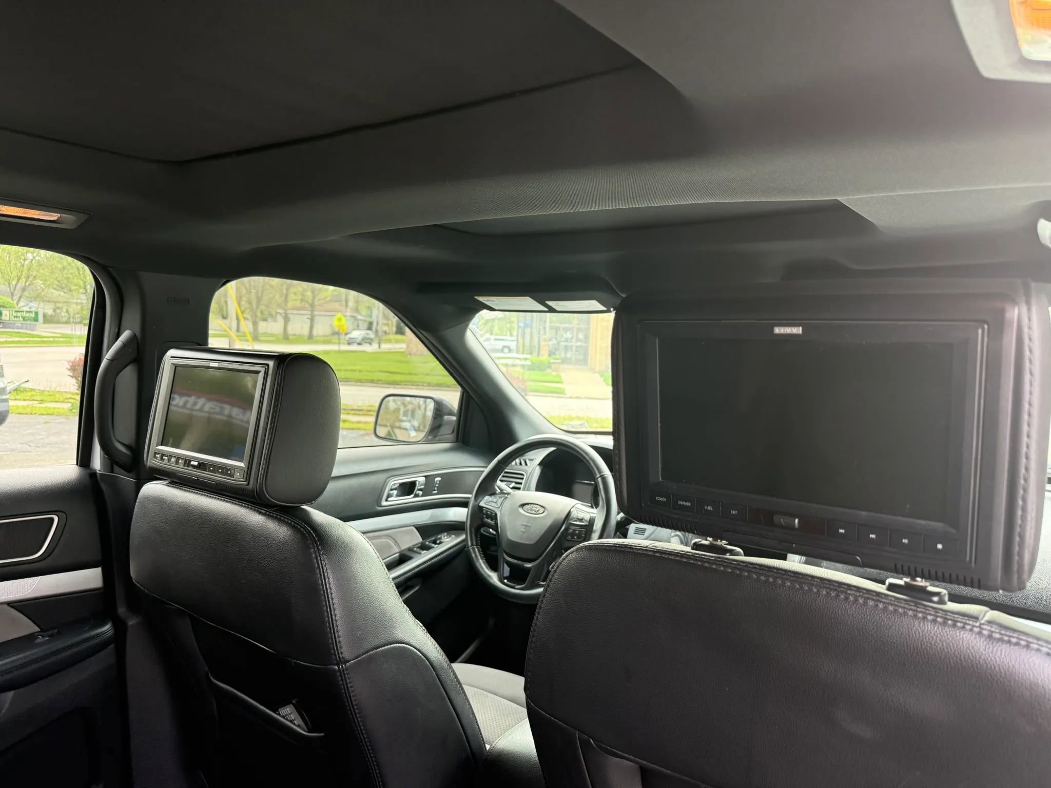 Used 2017 Ford Explorer XLT w/ XLT Technology Feature Bundle AWD/4WD image 16