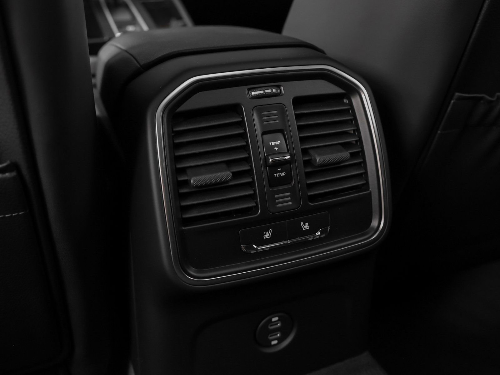 Certified 2025 Porsche Macan image 38