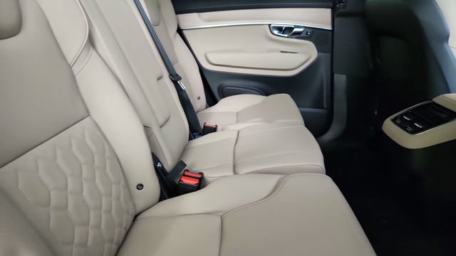 New 2026 Volvo XC90 B5 Plus w/ Protection Package Premier AWD/4WD image 34