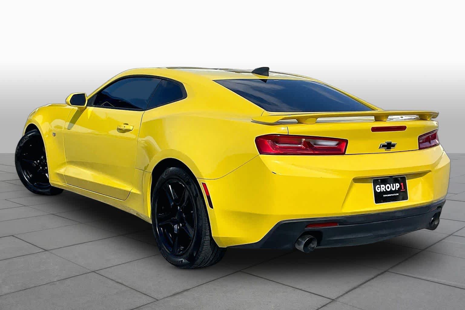 Used 2018 Chevrolet Camaro LT RWD image 11