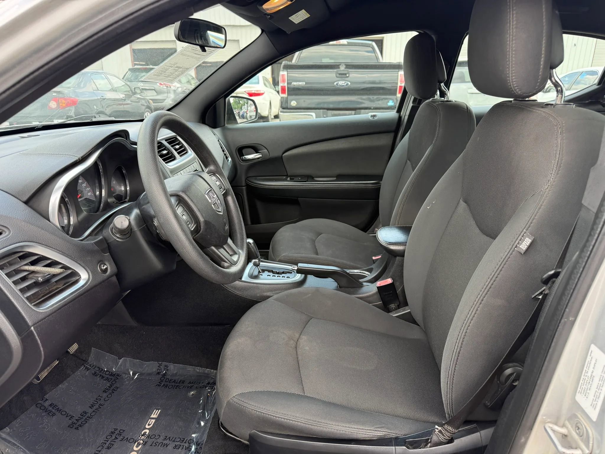 Used 2012 Dodge Avenger SE FWD image 2