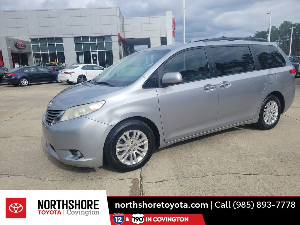 Used 2013 Toyota Sienna XLE w/ Entertainment Pkg image 1