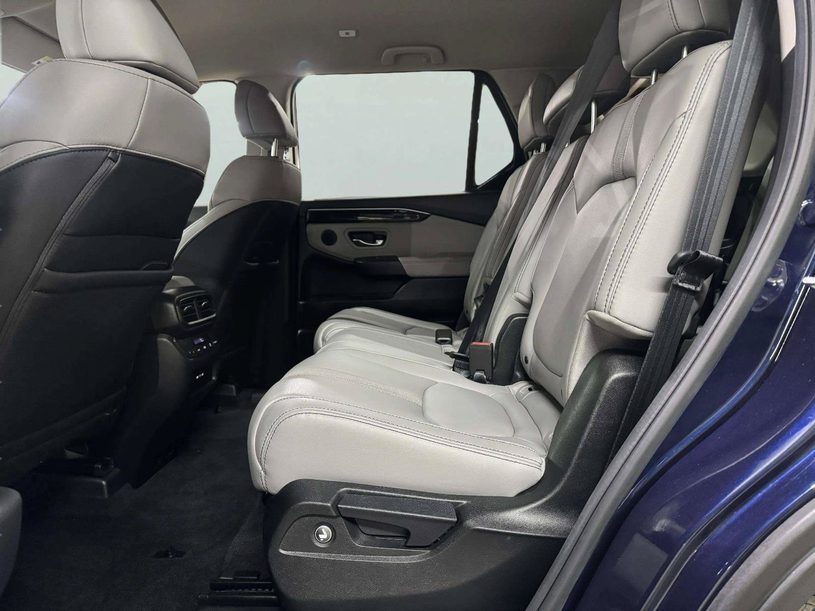 Used 2025 Honda Pilot EX-L image 45