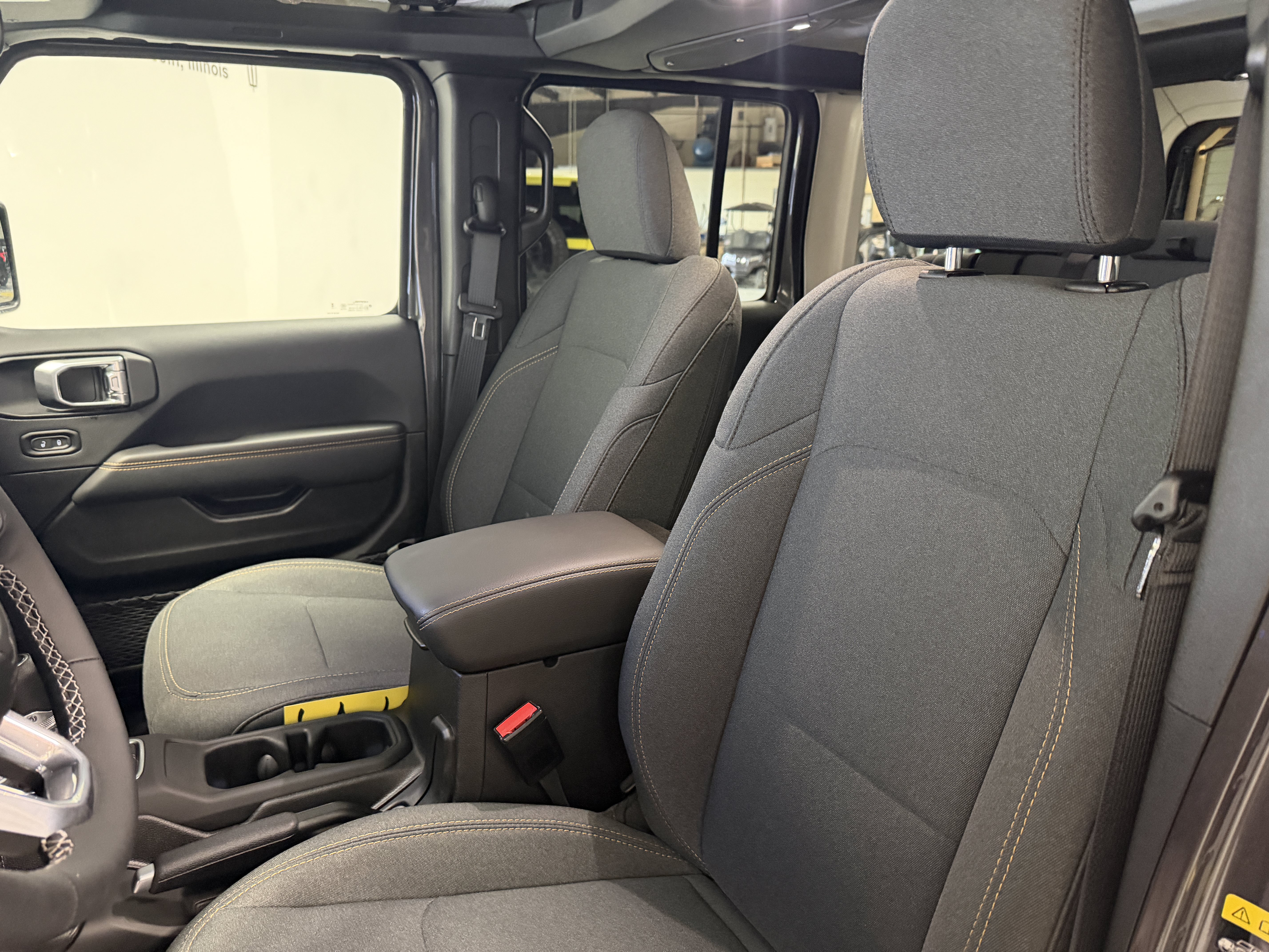 Used 2025 Jeep Wrangler Unlimited Sahara w/ Safety Group AWD/4WD image 19