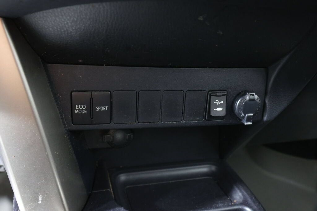 Used 2015 Toyota RAV4 LE AWD/4WD image 37