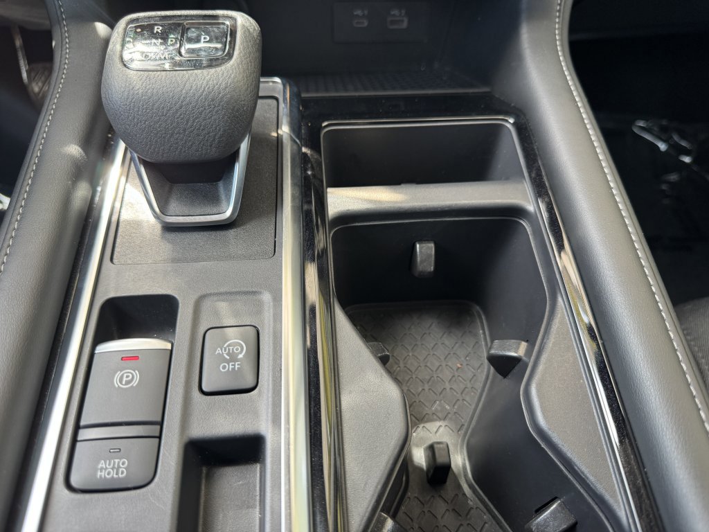 Used 2024 Nissan Pathfinder SV w/ Lighting Package (N92) FWD image 24