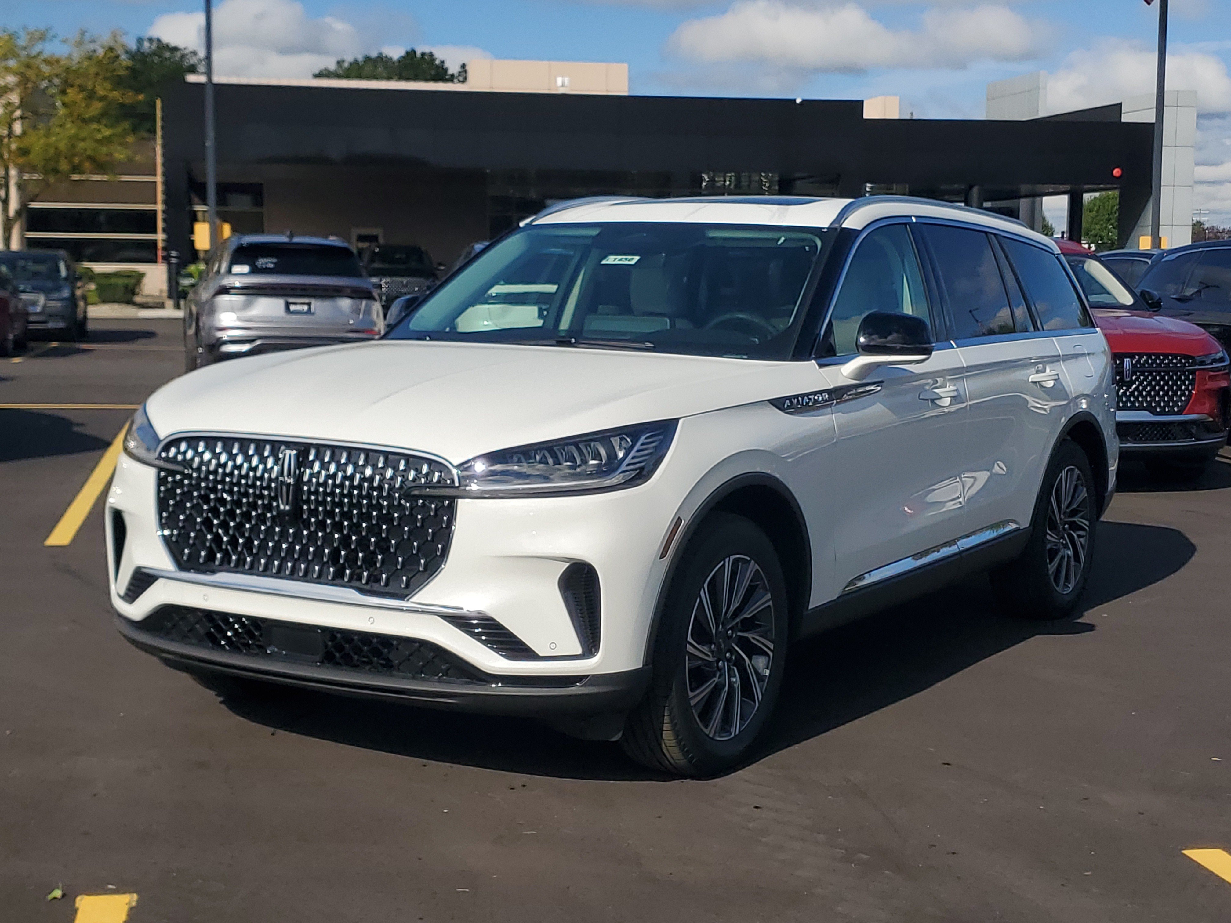 New 2026 Lincoln Aviator AWD image 2