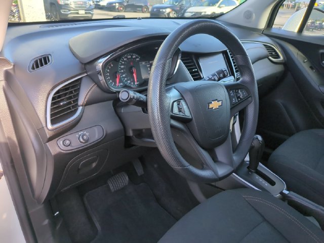 Used 2022 Chevrolet Trax LS w/ Tint and Cruise Package AWD/4WD image 8