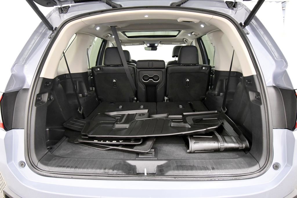 Used 2025 Honda Pilot Touring image 7