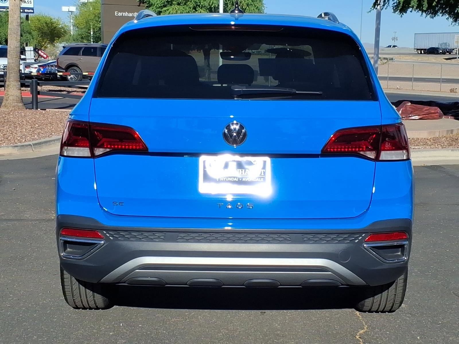 Used 2023 Volkswagen Taos SE w/ Panoramic Sunroof Package image 4