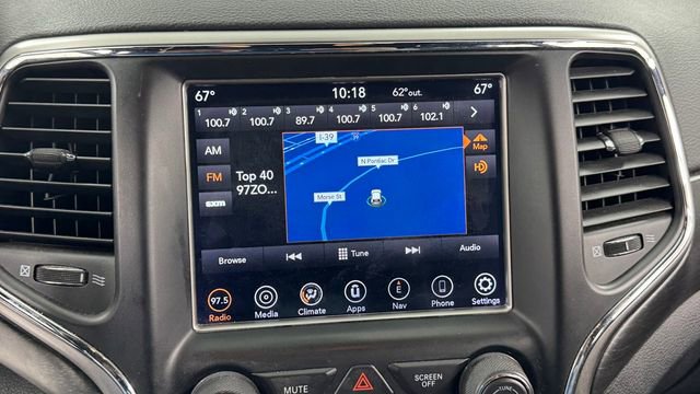 Used 2018 Jeep Grand Cherokee Laredo AWD/4WD image 24