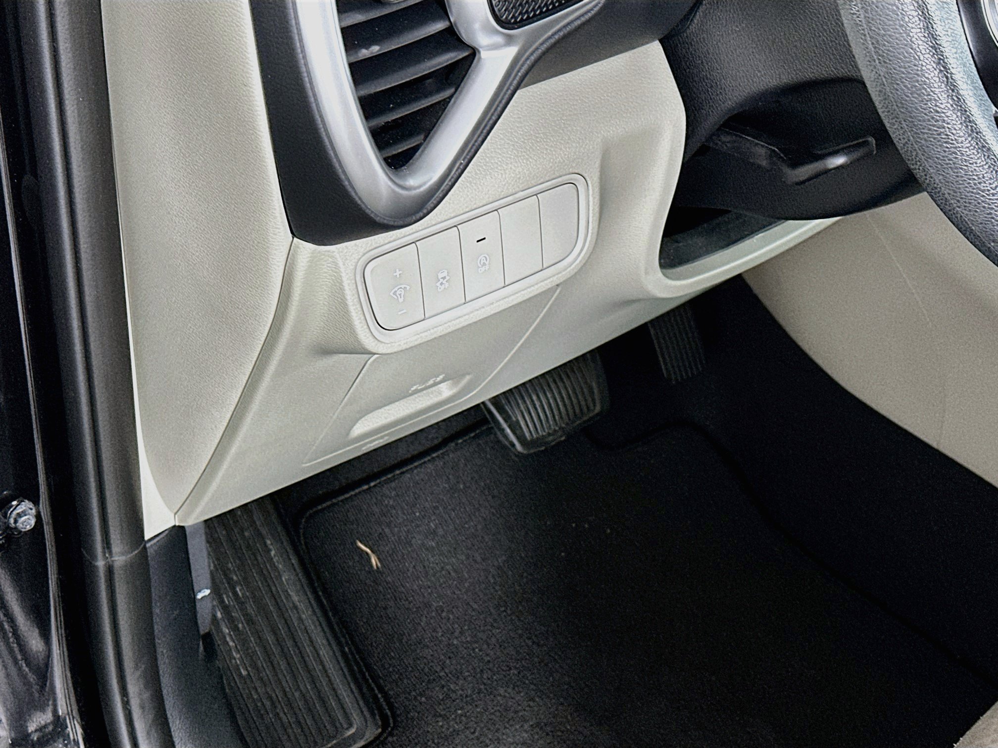 Used 2025 Kia Soul LX w/ LX Technology Package FWD image 17