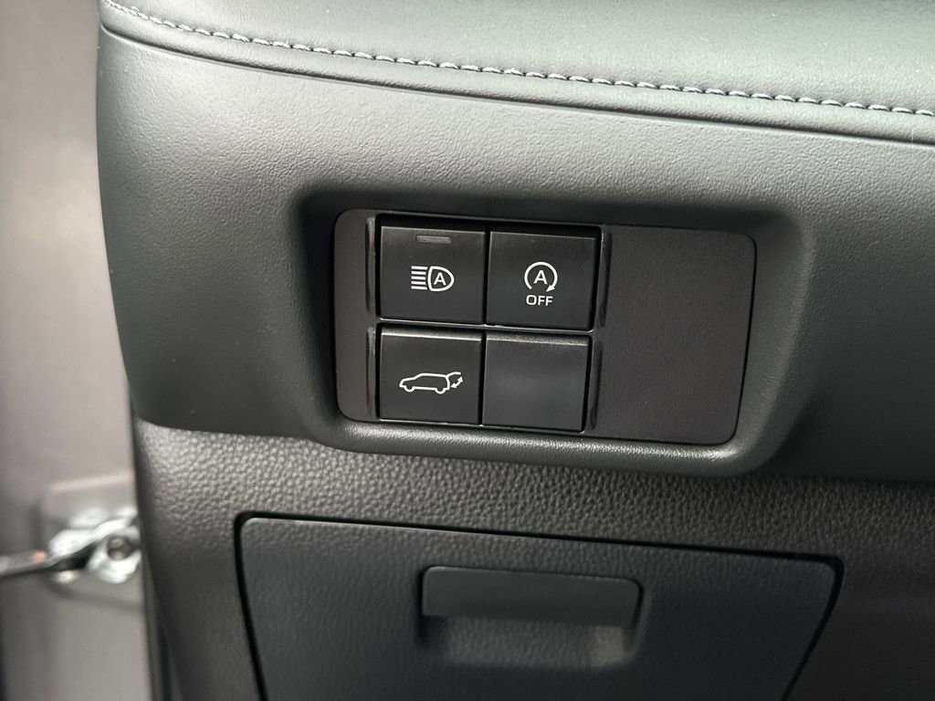 Used 2024 Toyota Highlander LE image 21