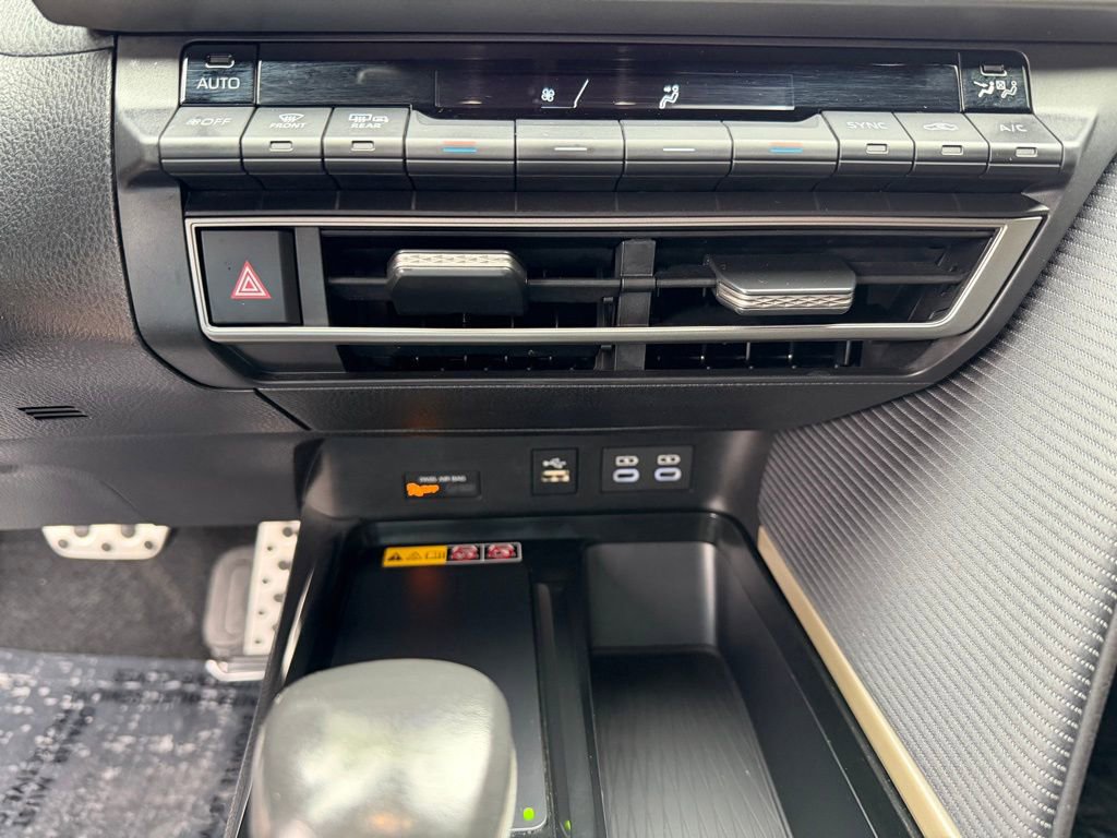 Used 2025 Toyota Camry SE FWD image 27