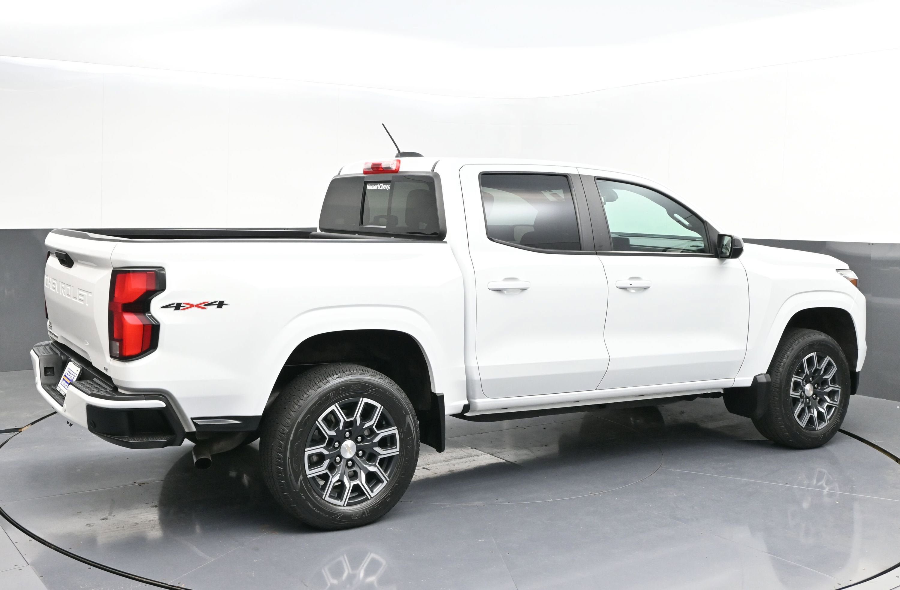 Used 2023 Chevrolet Colorado LT w/ LT Convenience Package III AWD/4WD image 7