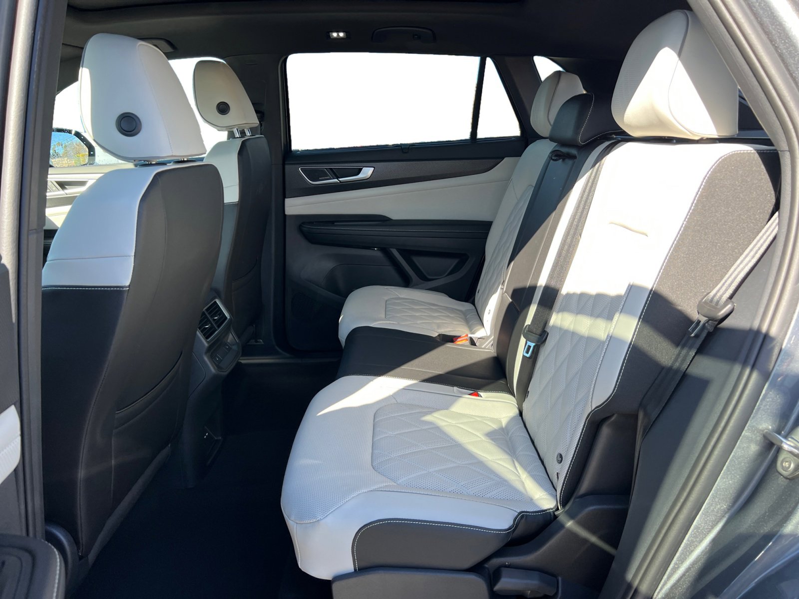 New 2025 Volkswagen Atlas Cross Sport SEL Premium R-Line image 16