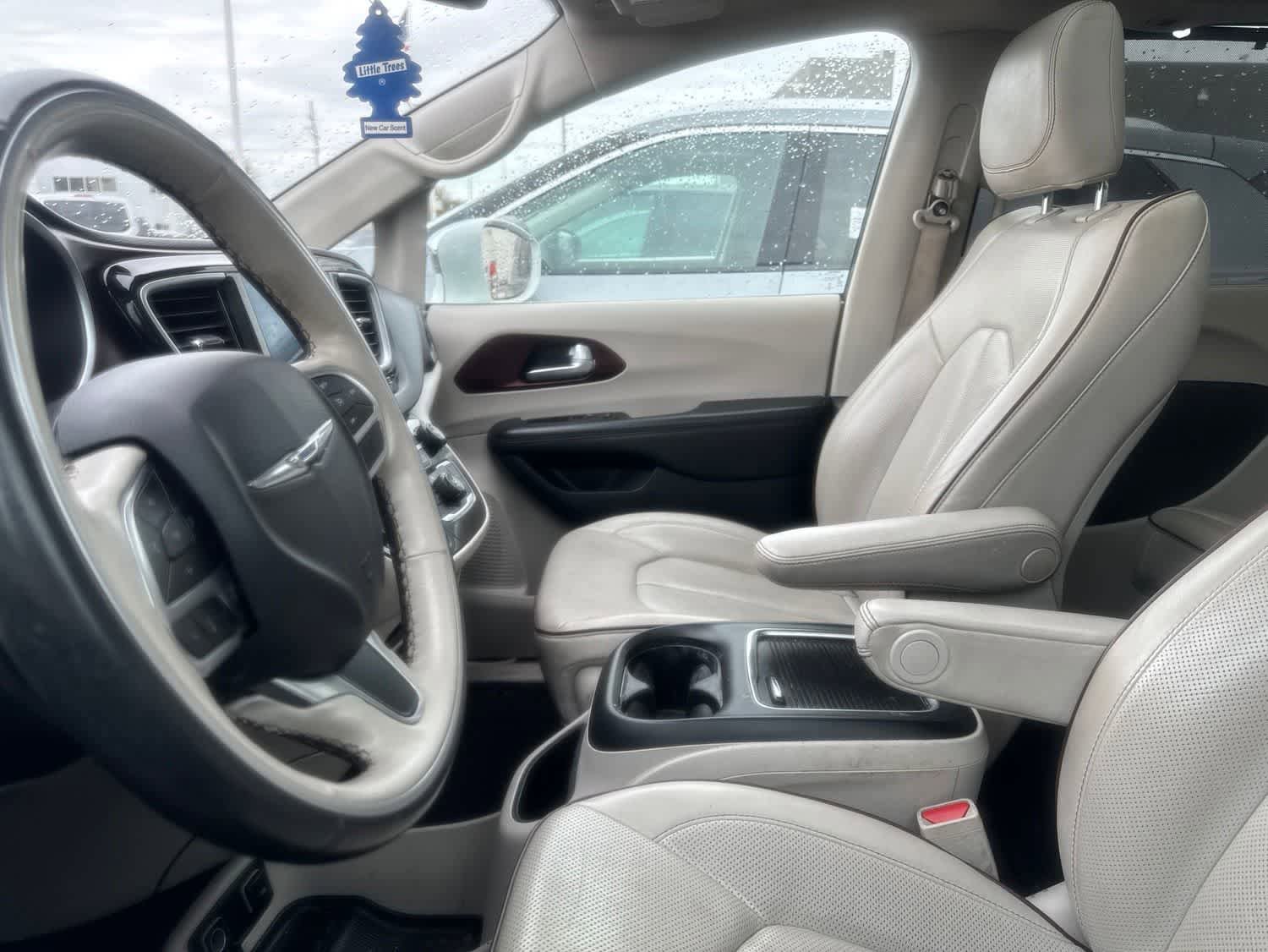 Used 2020 Chrysler Pacifica Limited FWD image 32