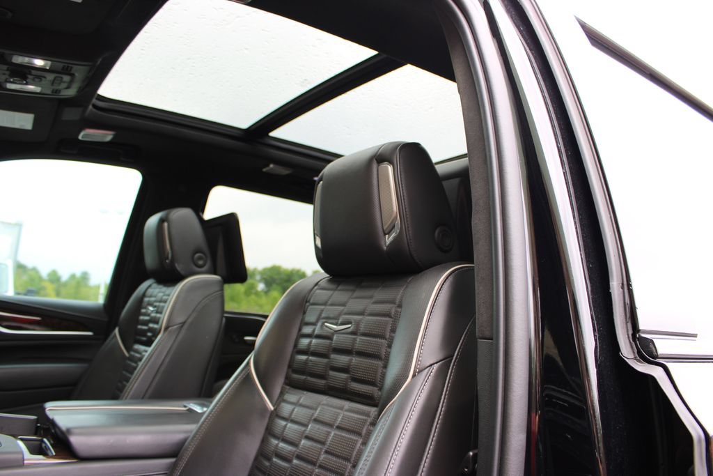 Certified 2022 Cadillac Escalade Sport Platinum AWD/4WD image 32