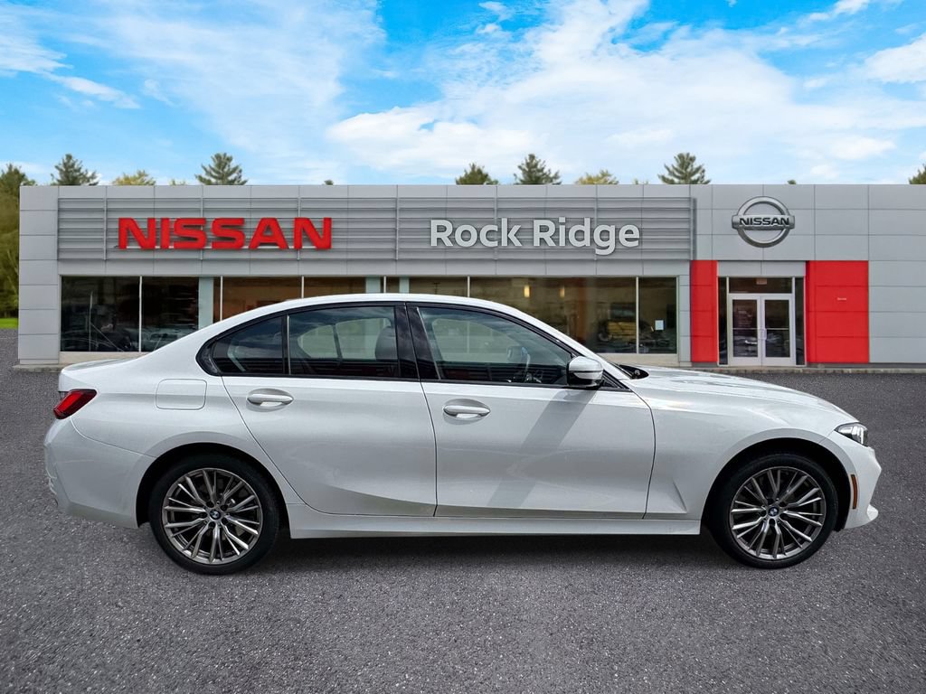 Used 2023 BMW 330i xDrive Sedan w/ Premium Package AWD/4WD image 5