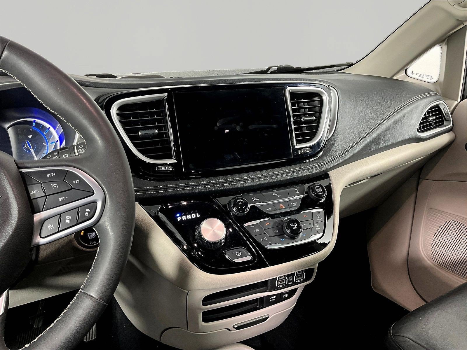 Used 2022 Chrysler Pacifica Touring-L FWD image 9