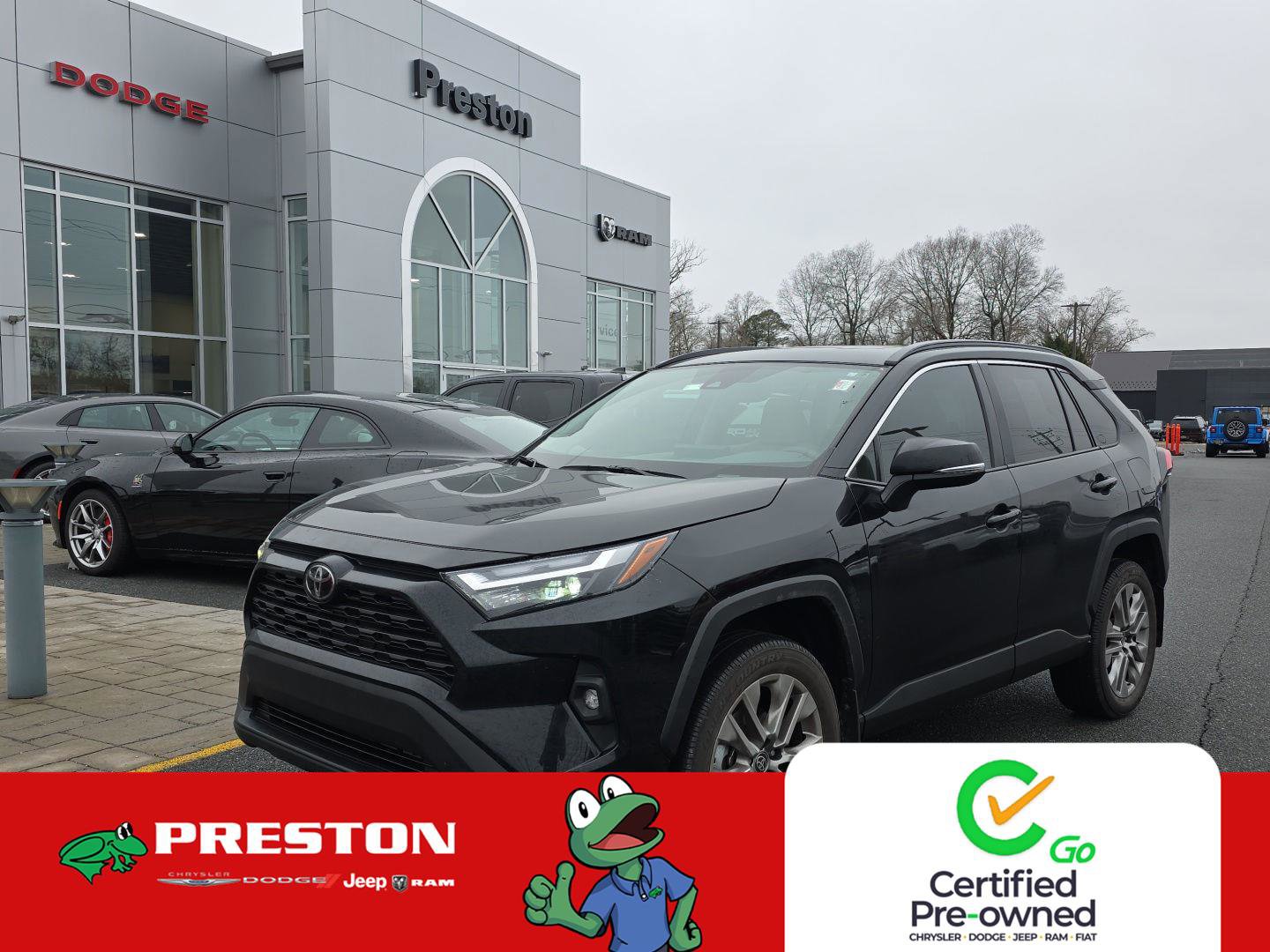 Used 2024 Toyota RAV4 XLE Premium image 1