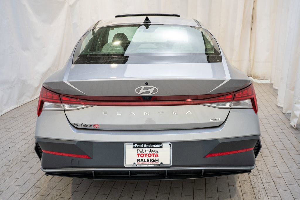 Used 2025 Hyundai Elantra Limited image 4