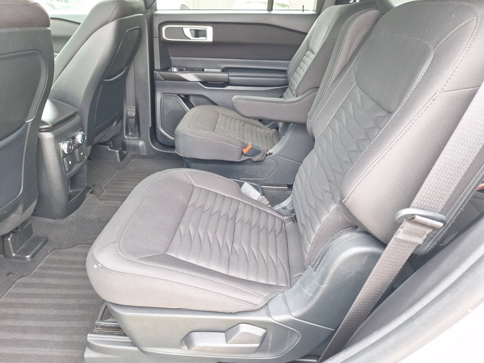 Used 2020 Ford Explorer XLT w/ Comfort Package RWD image 29