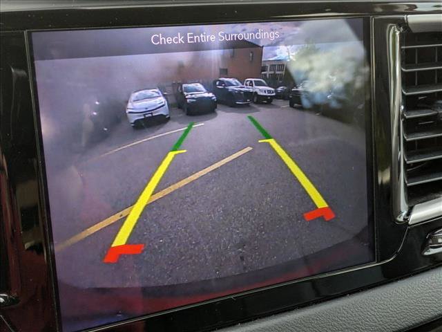 Used 2018 Chrysler Pacifica Touring-L image 13