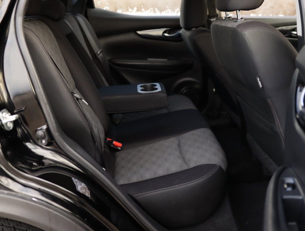 Used 2018 Nissan Rogue Sport SV image 24
