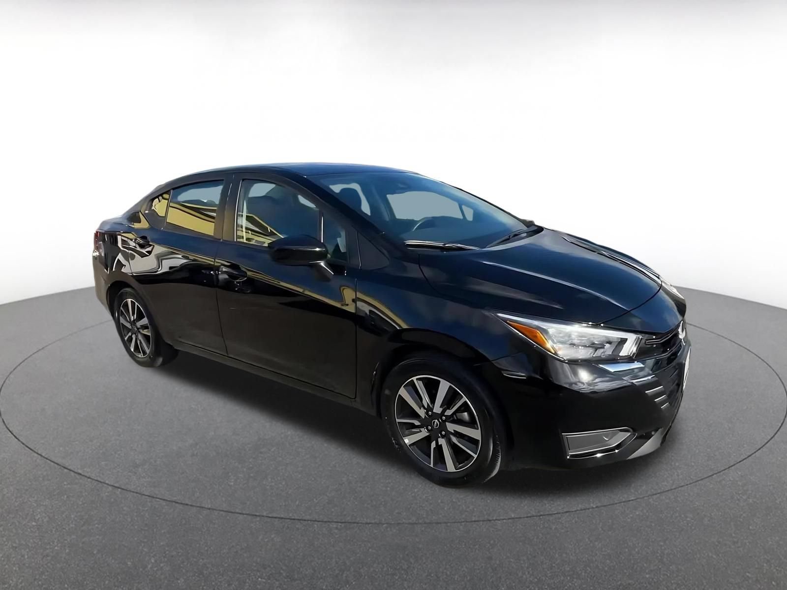 Used 2025 Nissan Versa SV FWD image 2