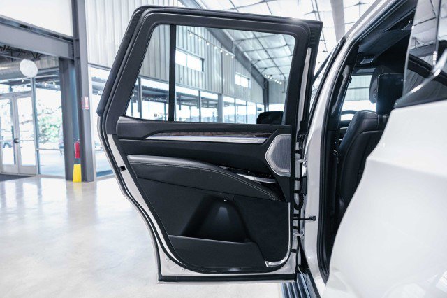 Used 2025 Cadillac Escalade Sport Platinum w/ LPO, ONYX Package image 12