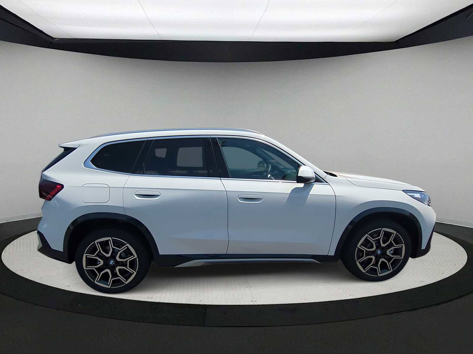 Used 2025 BMW X1 xDrive28i w/ Technology Package AWD/4WD image 9
