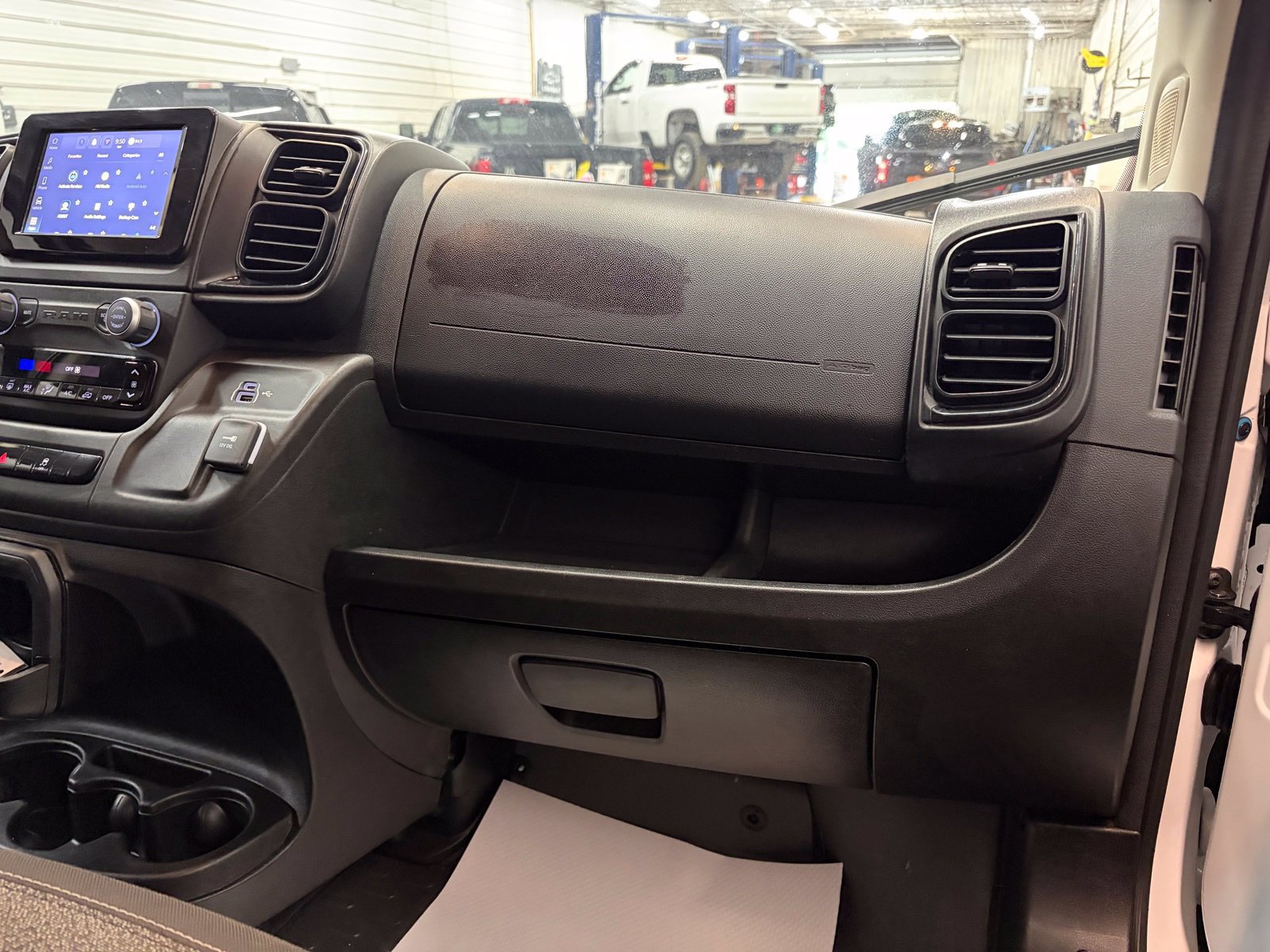 Used 2025 RAM ProMaster 2500 w/ U-Haul Equipment Group FWD image 24