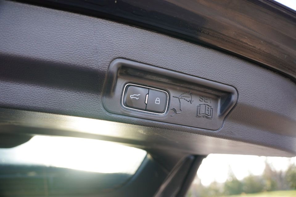 Certified 2022 Ford Explorer Platinum w/ Equipment Group 601A image 24