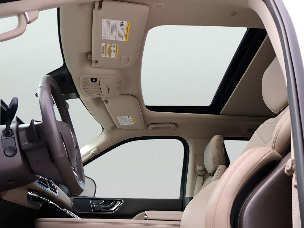 Used 2024 Lincoln Navigator Premiere image 40