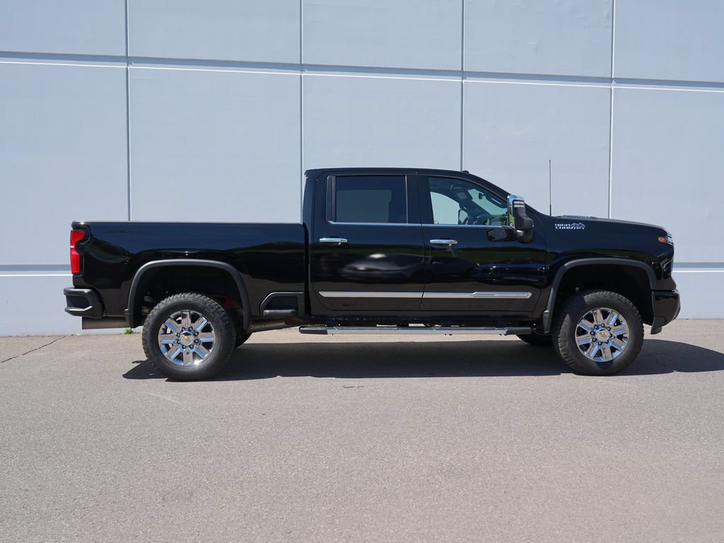 Used 2024 Chevrolet Silverado 3500 High Country w/ High Country Premium Package AWD/4WD image 2