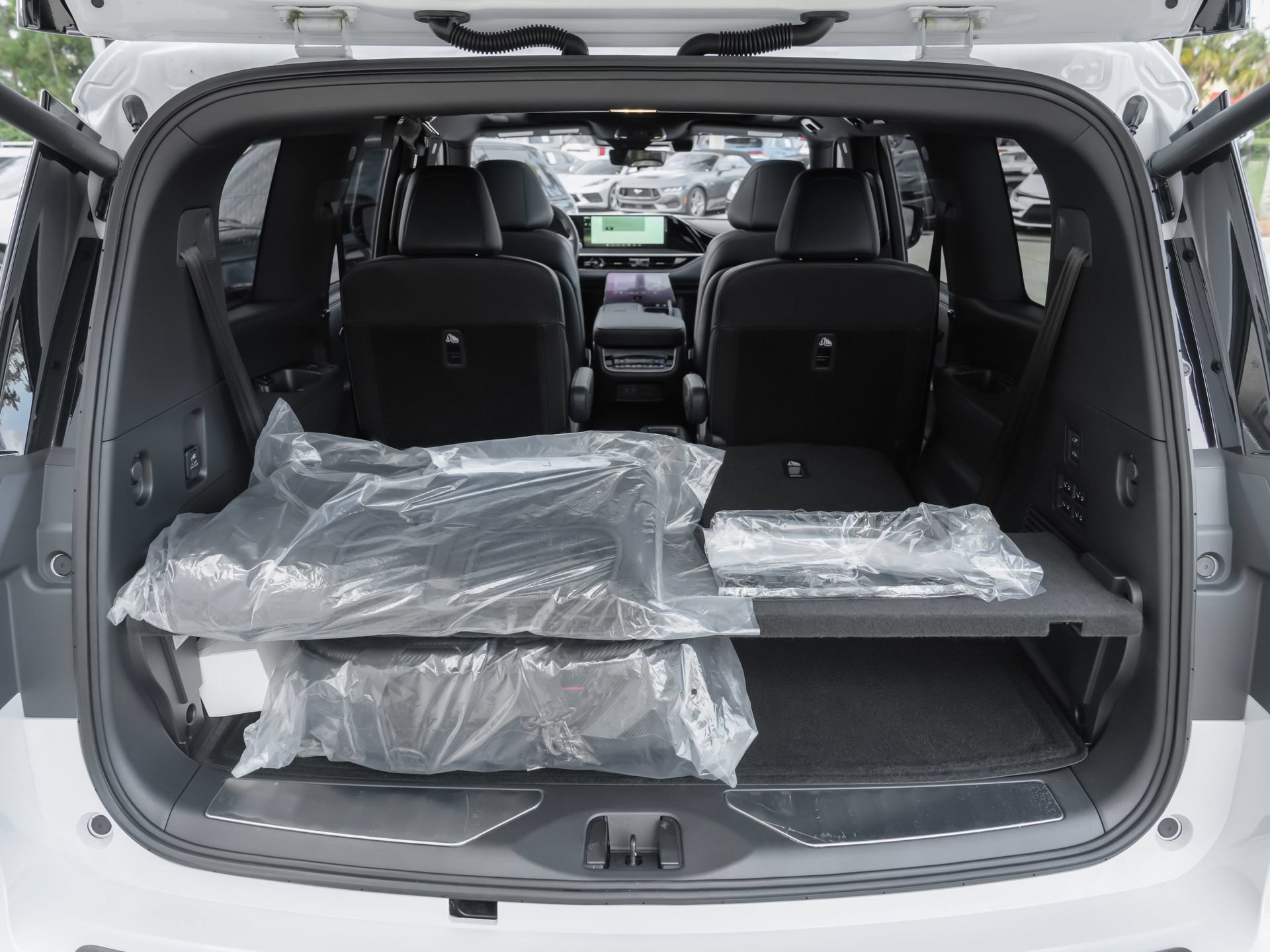 Certified 2026 INFINITI QX80 4WD w/ Sport Exterior Package image 40