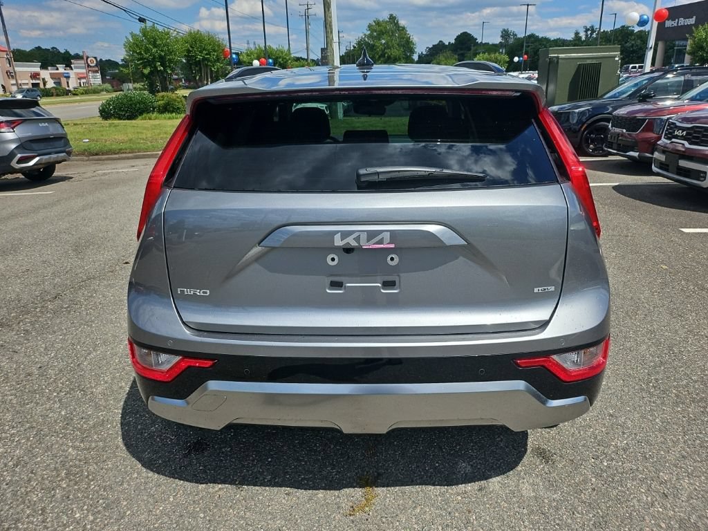 Used 2025 Kia Niro EX Touring FWD image 7
