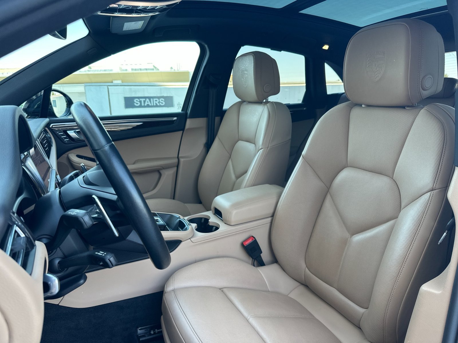 Used 2024 Porsche Macan AWD/4WD image 6
