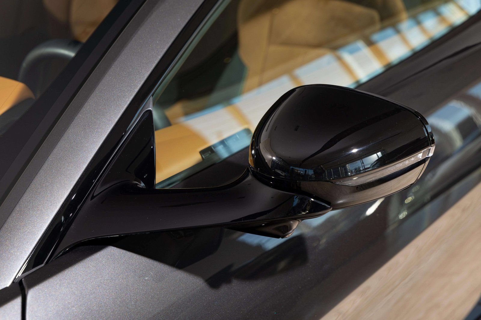 Used 2025 Aston Martin V8 Vantage Coupe RWD image 46