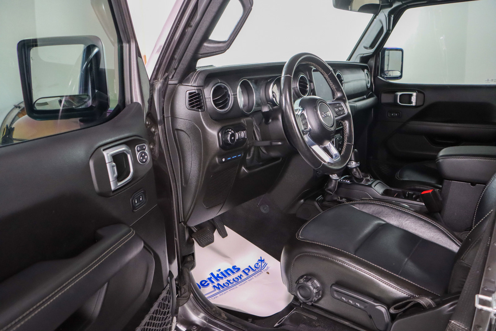 Used 2021 Jeep Wrangler Unlimited Sahara image 4